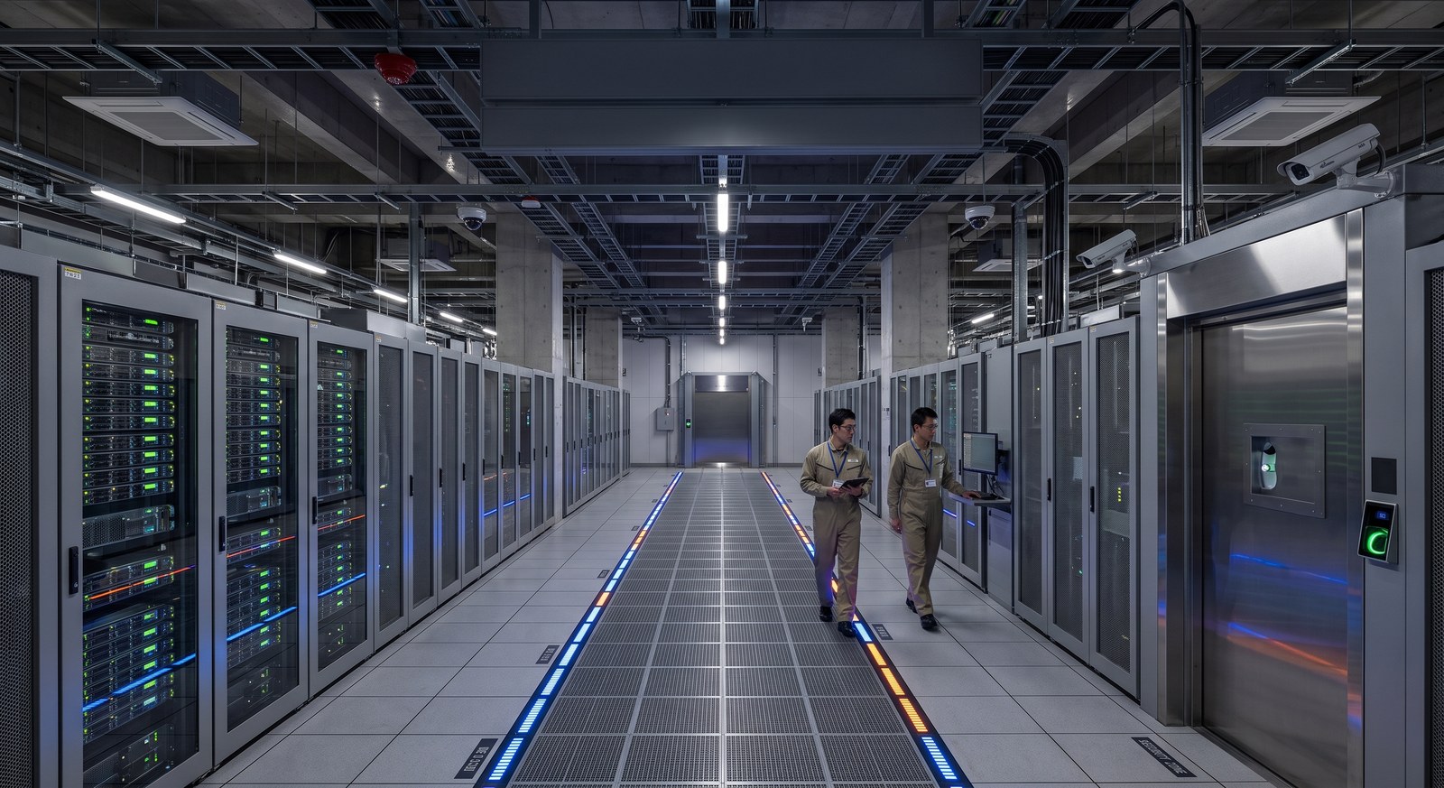 強固な専用データセンターの内部